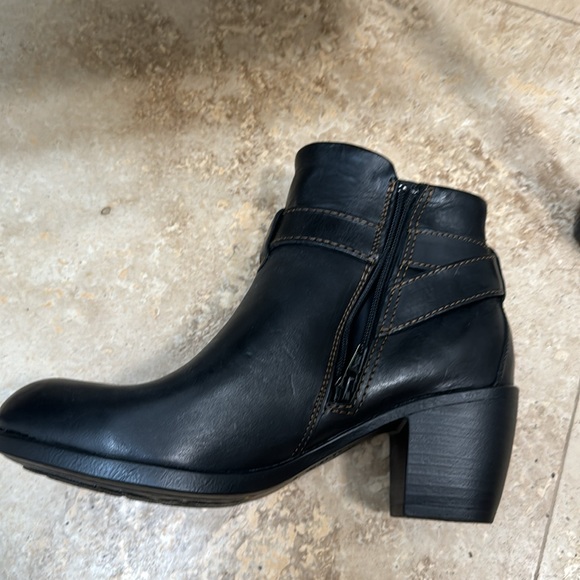 BOC ankle boots. 6 1/2 NEW. never worn. Gorgeous boots. - Picture 4 of 16